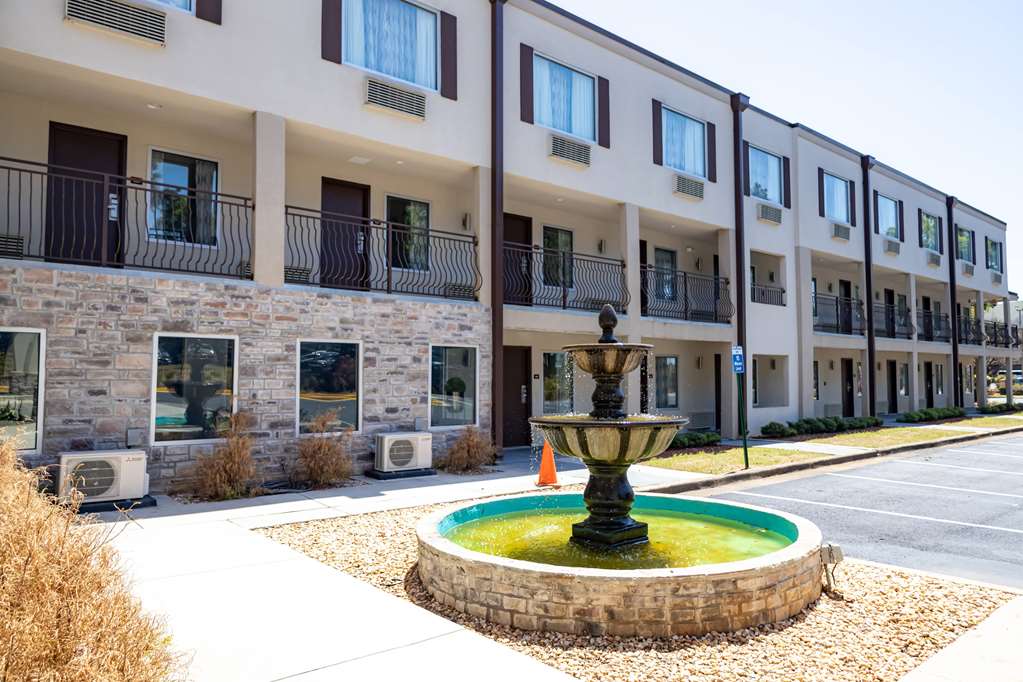 Days Inn by Wyndham College Park