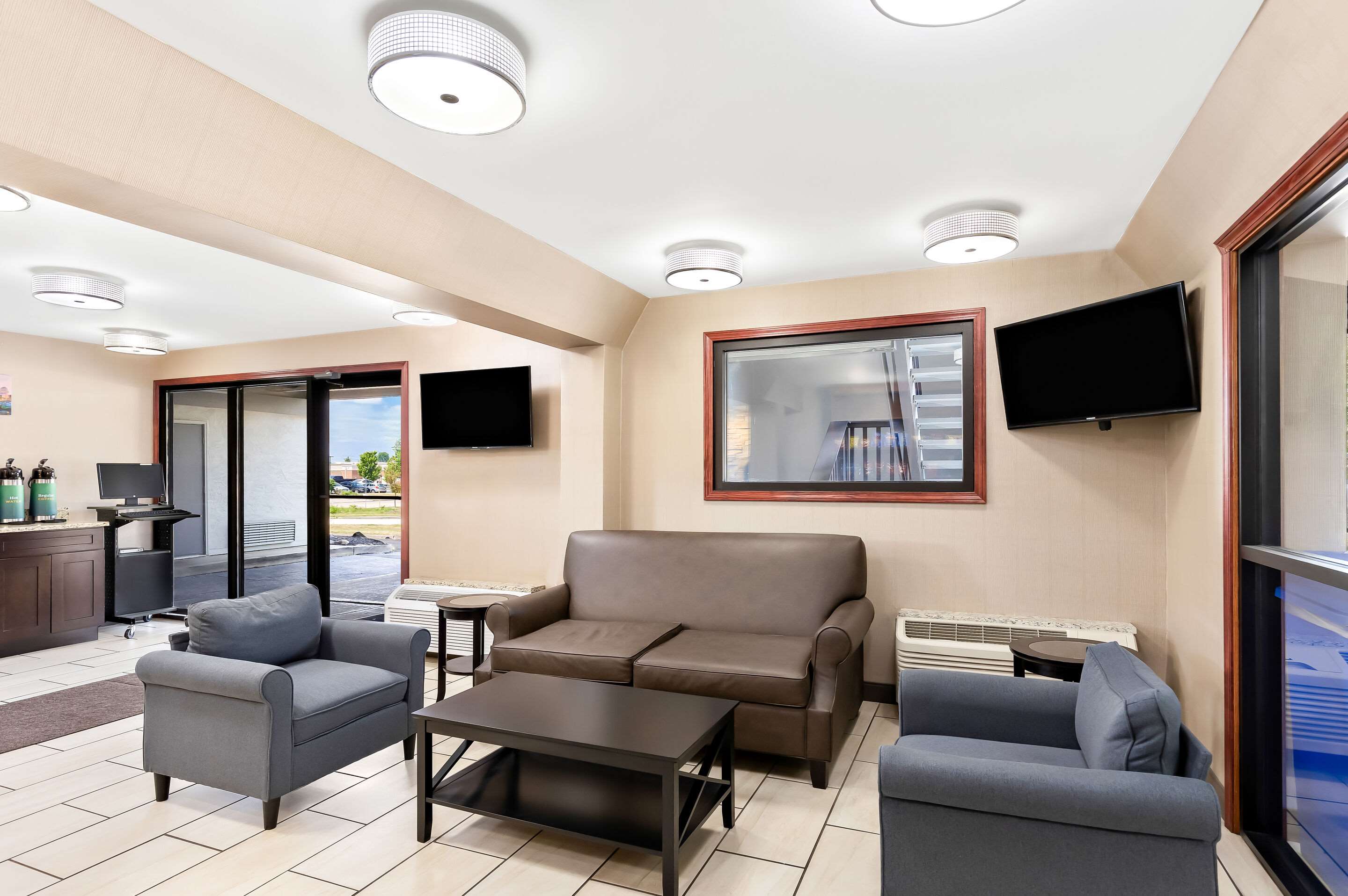 Hotel lobby | Quality Inn
