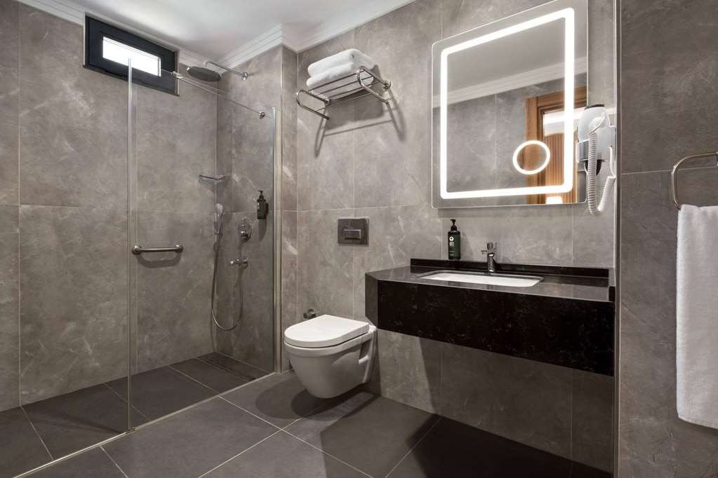 RAMADA ENCORE BY WYNDHAM ISTANBUL S-guestroom-Guest Room,Bathroom,On-Site.jpg