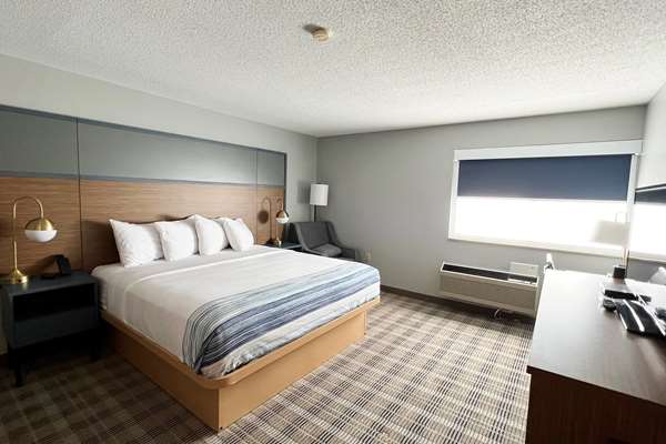 1 King Bed, Mobility Accessible Room, Bathtub w/ Grab Bars, Non-Smoking