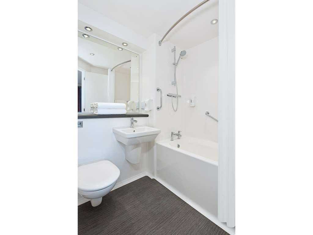 LONDON PECKHAM-guestroom-Guest Room,Bathroom,On-Site.jpg