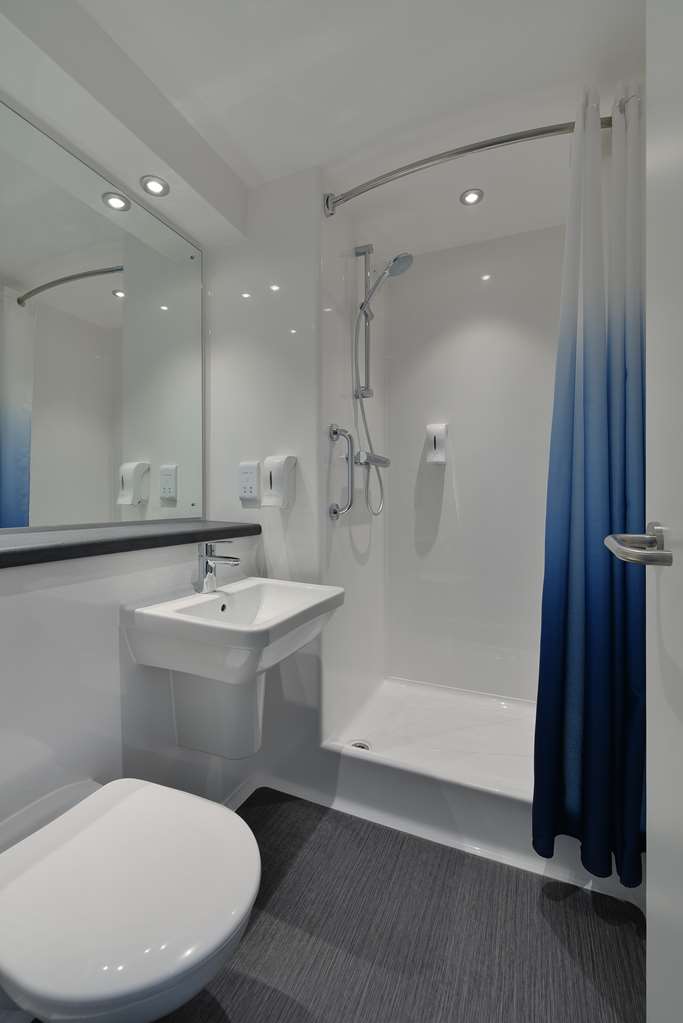 TG COLCHESTER NORTHERN GATEWAY-guestroom-Guest Room,Bathroom,On-Site.jpg