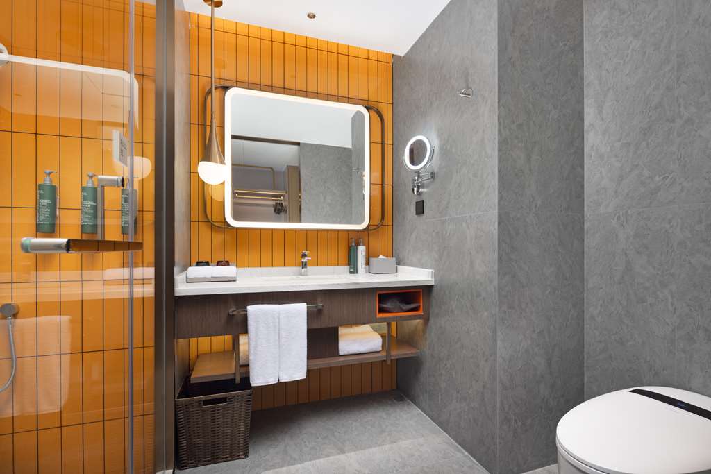 HOME2 SUITES HILTON WENZHOU YONGJIA-guestroom-Guest Room,Bathroom,On-Site.jpg