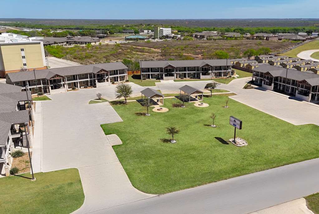 Eagle's Den Suites-Travelodge by Wyndham
