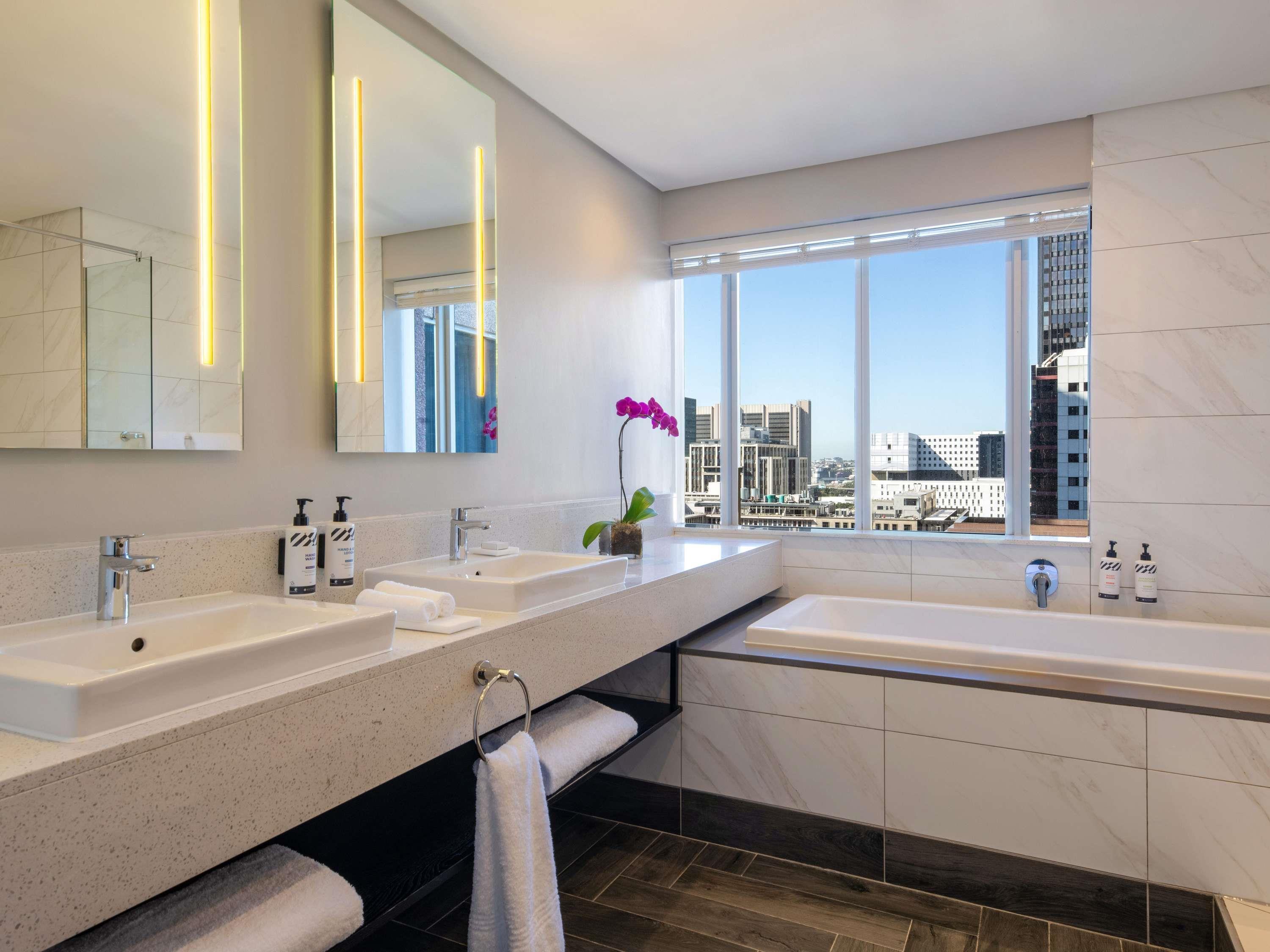 Pullman Cape Town City Centre Room Type - Executive Room with King bed