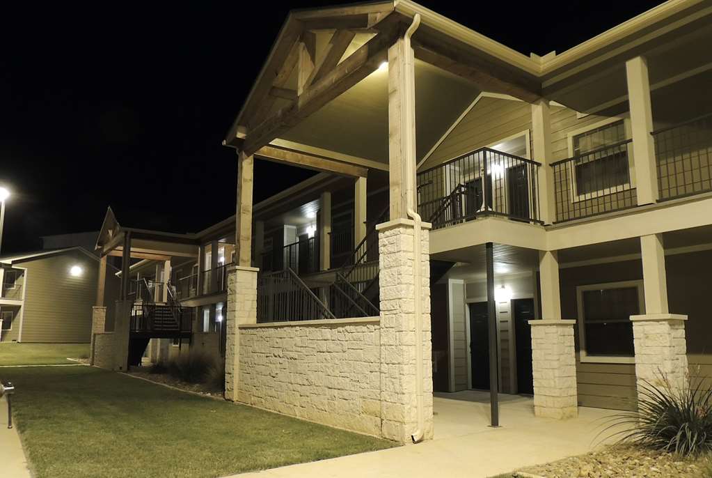 Eagle's Den Suites Carrizo Springs a Travelodge by Wyndham - Tap to explore photos