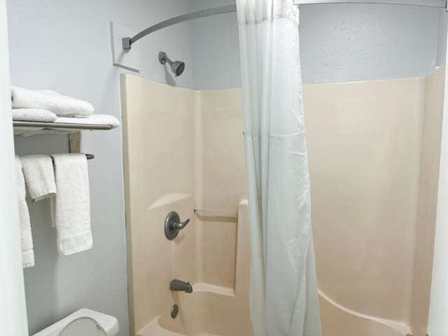 STUDIO 6 SUITES OPELOUSAS, LA-guestroom-Guest Room,Bathroom,On-Site.jpg