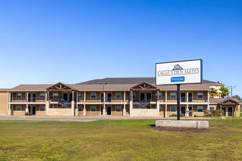 Eagles Den Suites-Travelodge by Wyndham