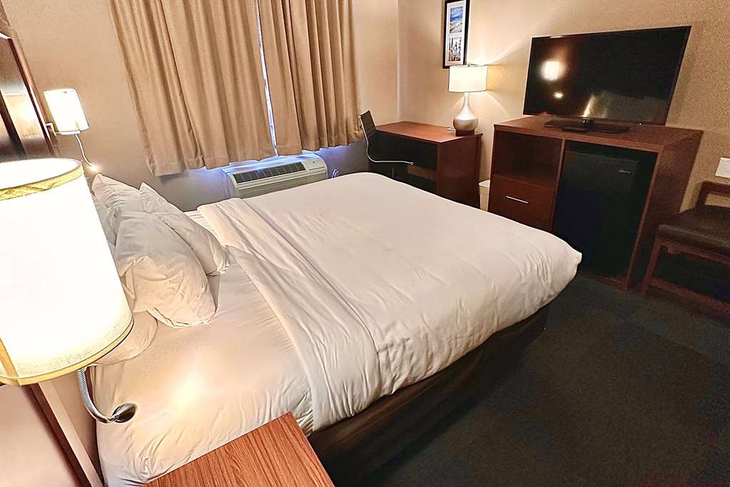 BAYMONT BY WYNDHAM PHOENIX NORTH-guestroom-Guest Room,On-Site.jpg