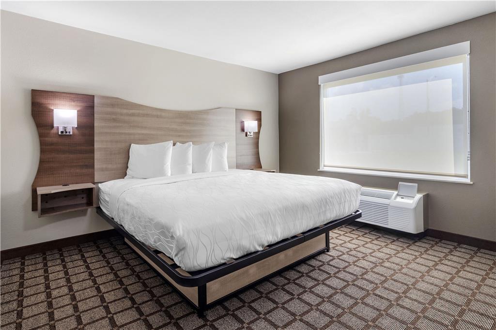 Best Western Manchester-guestroom-Guest Room,On-Site.jpg