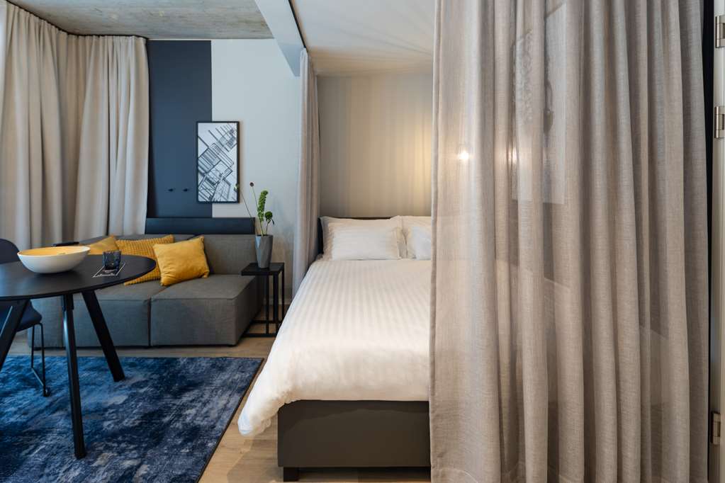ADINA VIENNA-guestroom-Guest Room,On-Site.jpg
