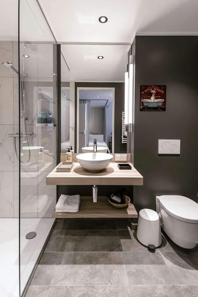 ADINA VIENNA-guestroom-Guest Room,Bathroom,On-Site.jpg