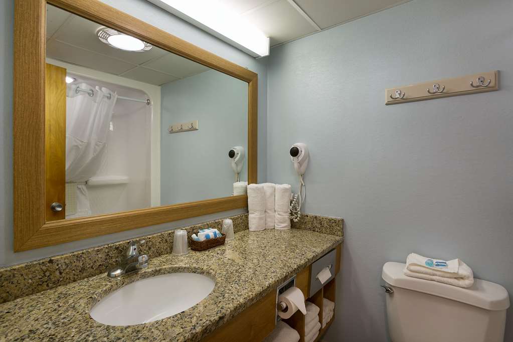 Dayton House Resort, BW Signature Collection-guestroom-Guest Room,Bathroom,On-Site.jpg