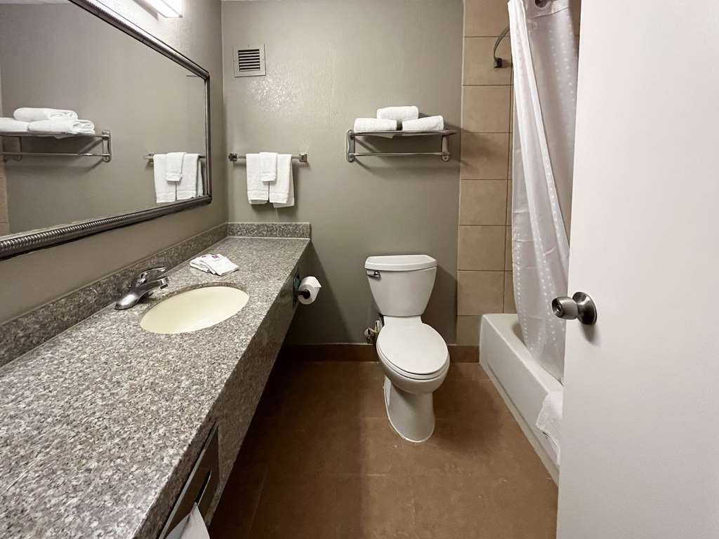 MOTEL 6 NACOGDOCHES, TX  SFA-guestroom-Guest Room,Bathroom,On-Site.jpg
