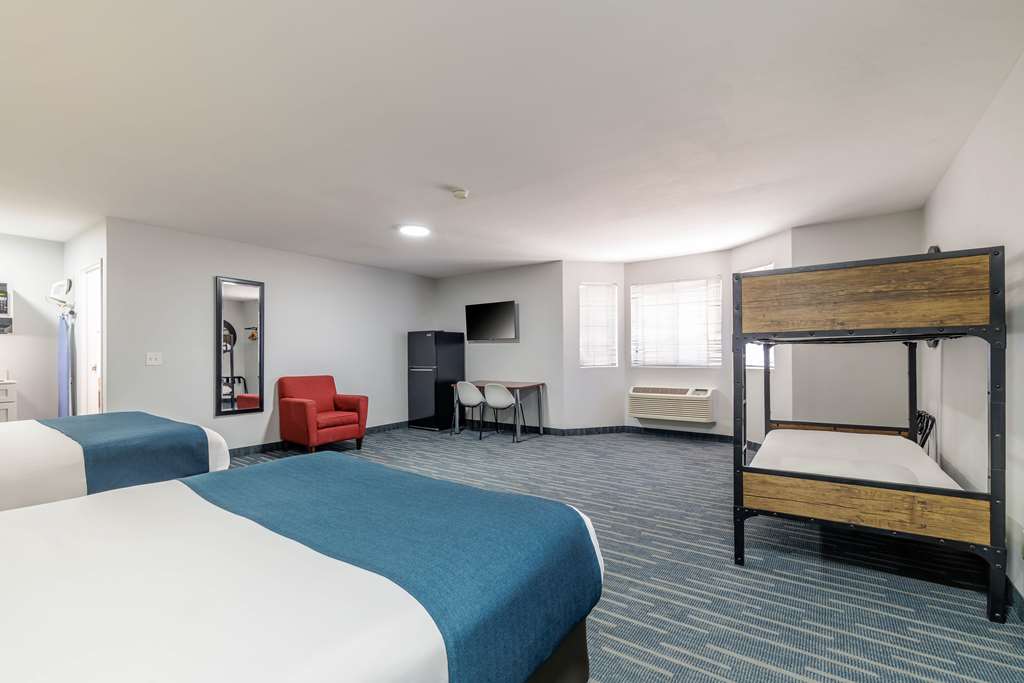 STUDIO 6 FLAGSTAFF, AZ-guestroom-Guest Room,On-Site.jpg