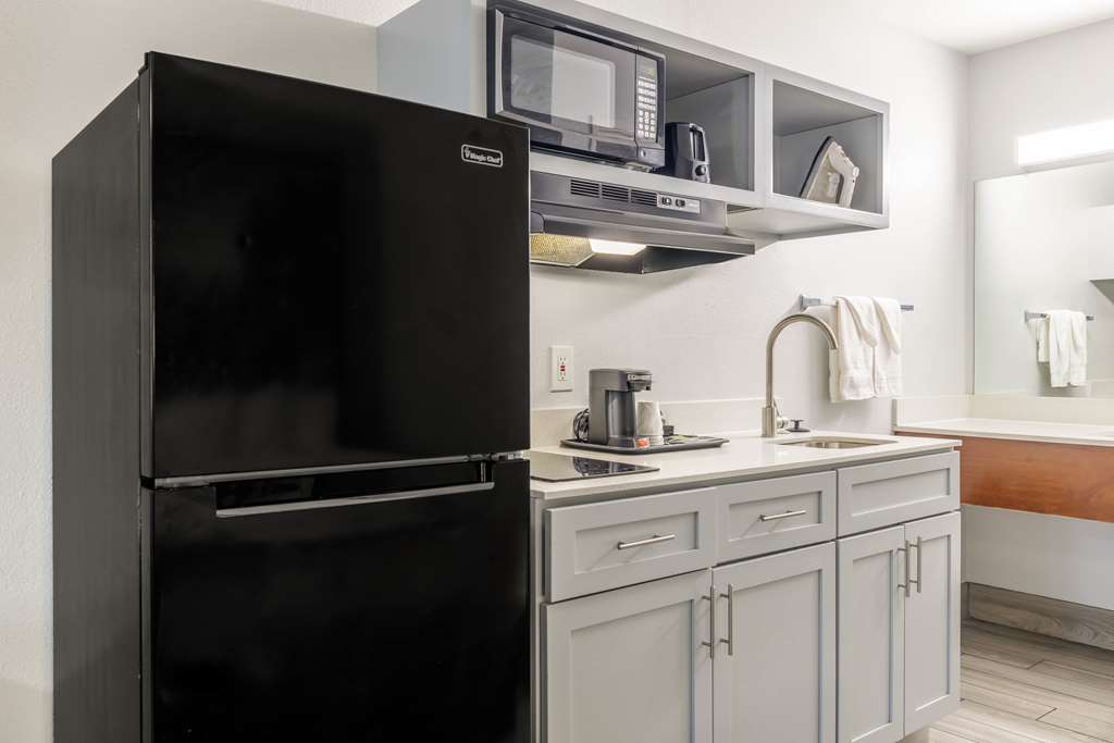 STUDIO 6 FLAGSTAFF, AZ-guestroom-Guest Room,Guest Room Amenity,Kitchen/Kitchenette,On-Site.jpg