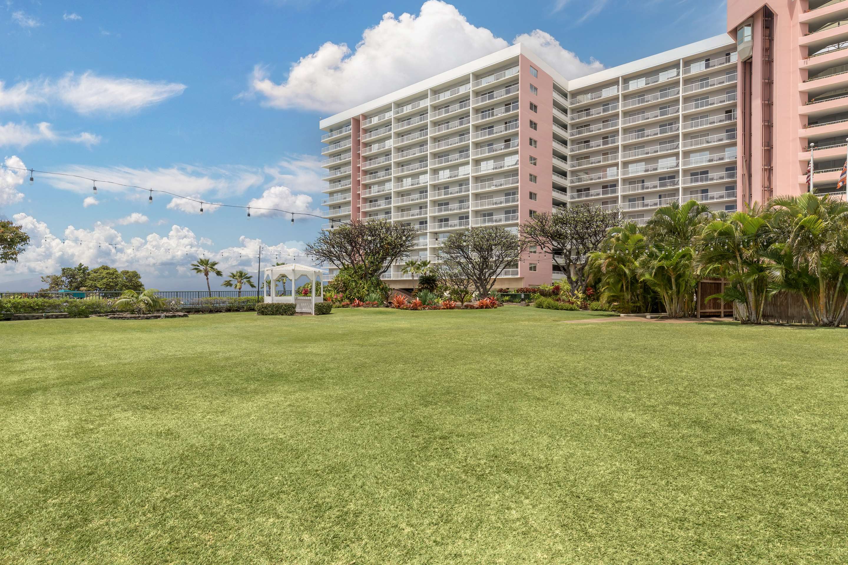 Exterior | Hilton Vacation Club Ka'anapali Beach Maui