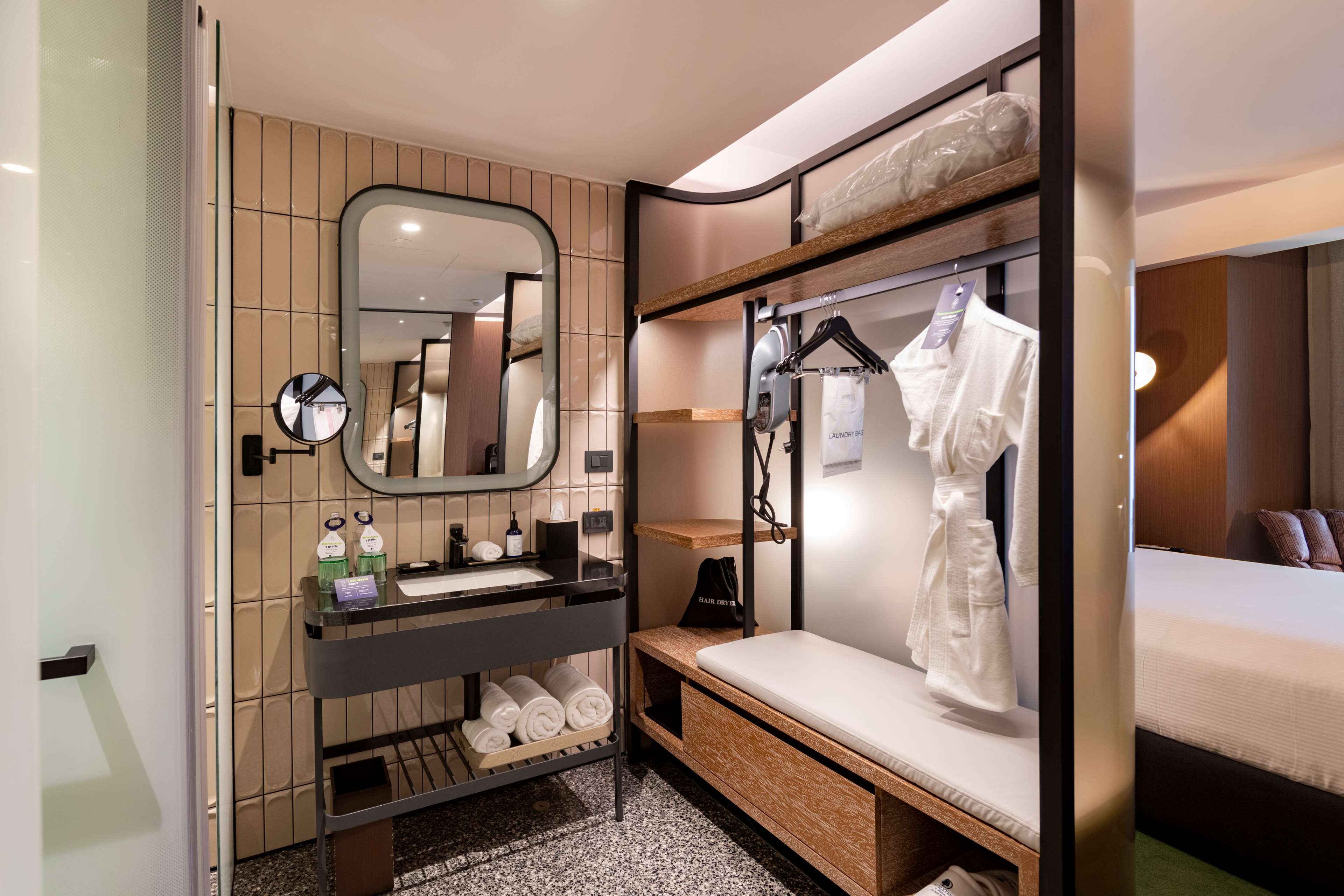 DoubleTree by Hilton Lima San Isidro Room Type - 1 QUEEN BED
