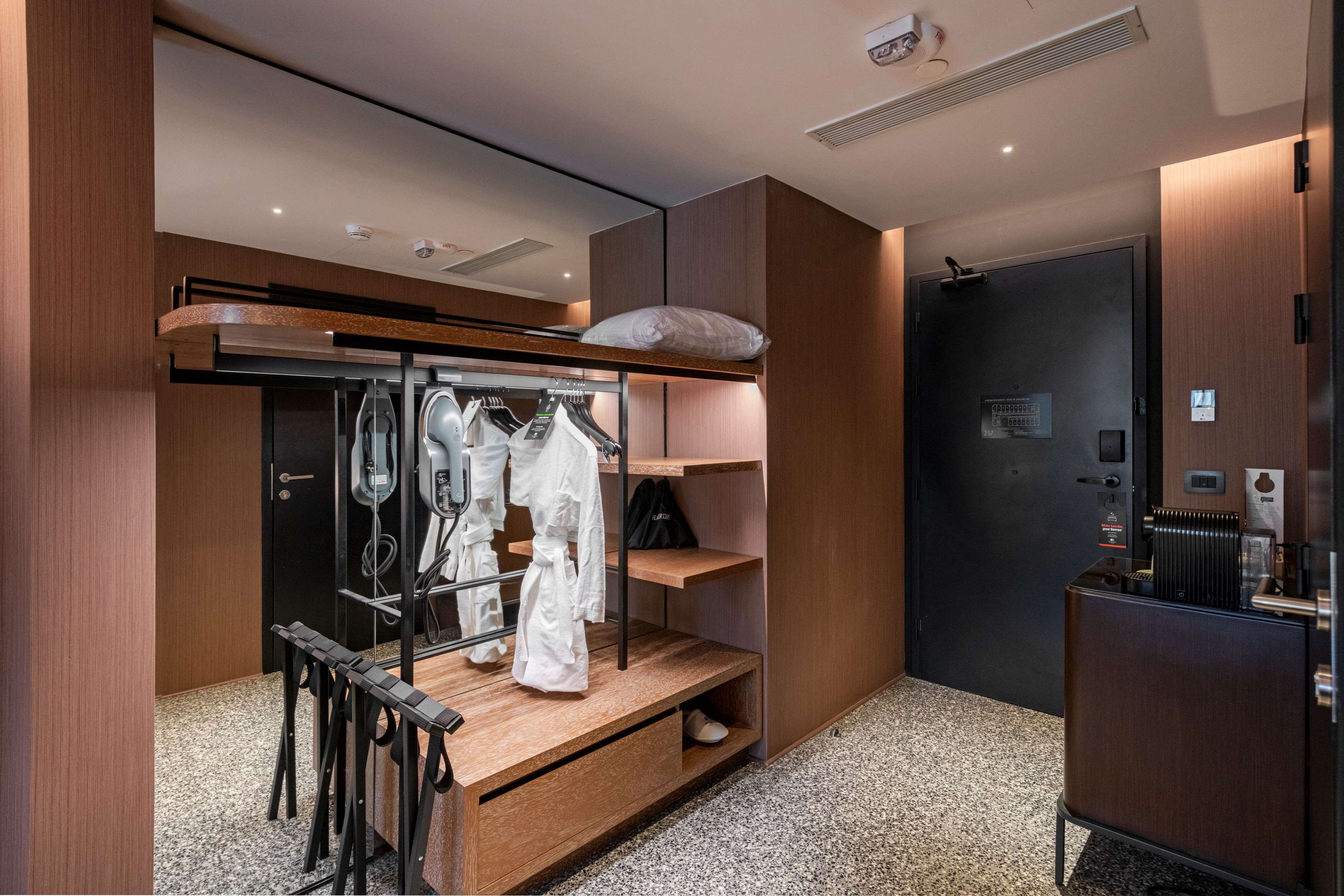 DoubleTree by Hilton Lima San Isidro Room Type - 1 KNG MOB HEAR ACC RI-SHWR