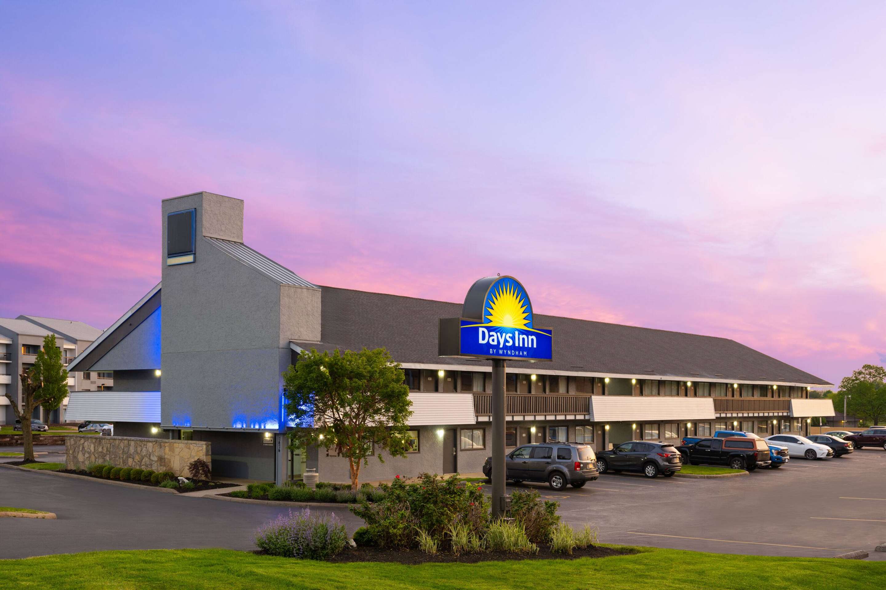 Exterior | Days Inn by Wyndham Columbus/Worthington