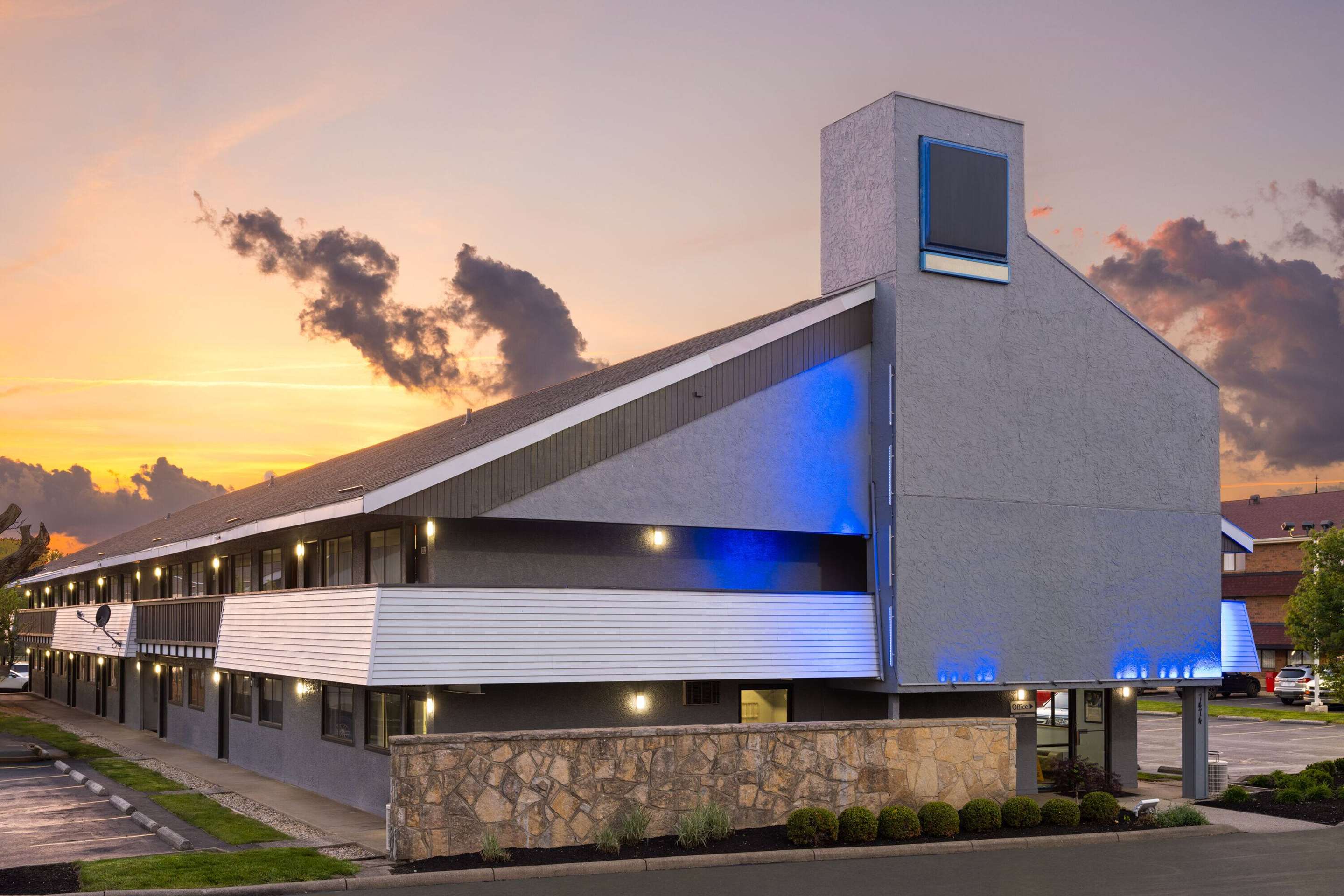 Exterior | Days Inn by Wyndham Columbus/Worthington