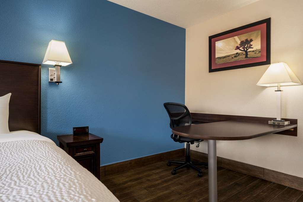 BAYMONT BY WYNDHAM KINGMAN-guestroom-Guest Room,On-Site.jpg