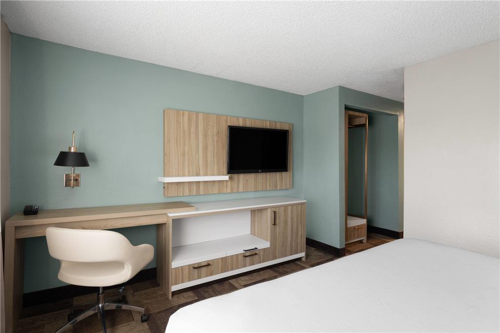 WYNDHAM GARDEN NEWARK/FREMONT SILIC-guestroom-Guest Room,Suite,On-Site.jpg