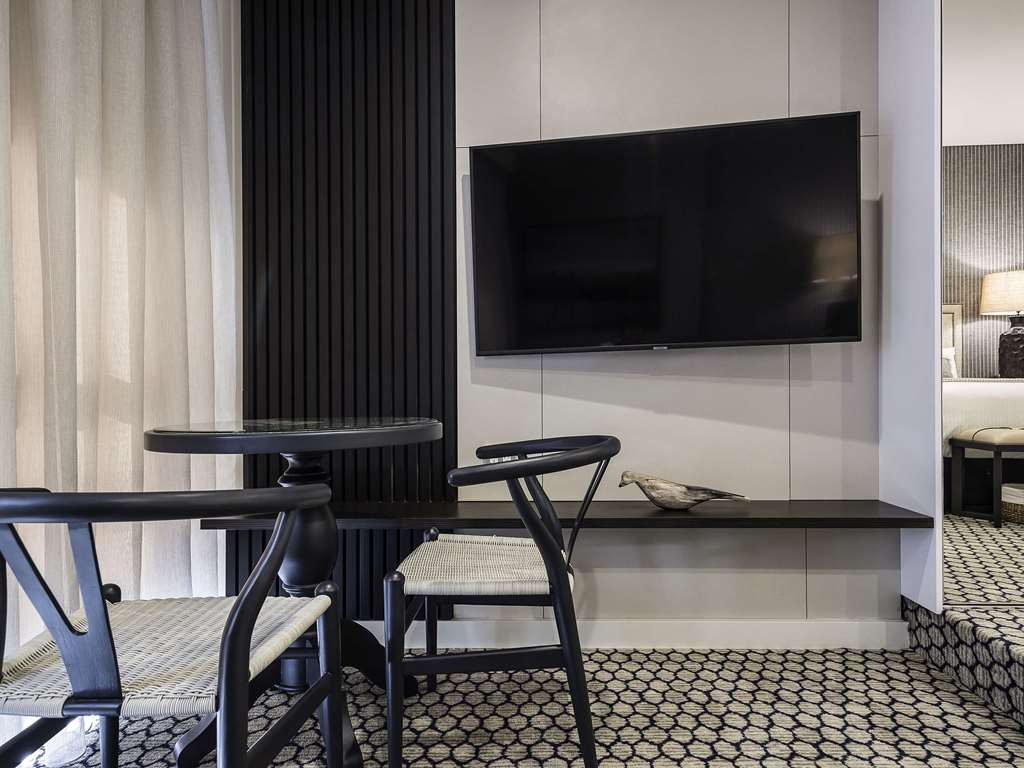 Peppers Manly Beach-guestroom-Guest Room,On-Site.jpg
