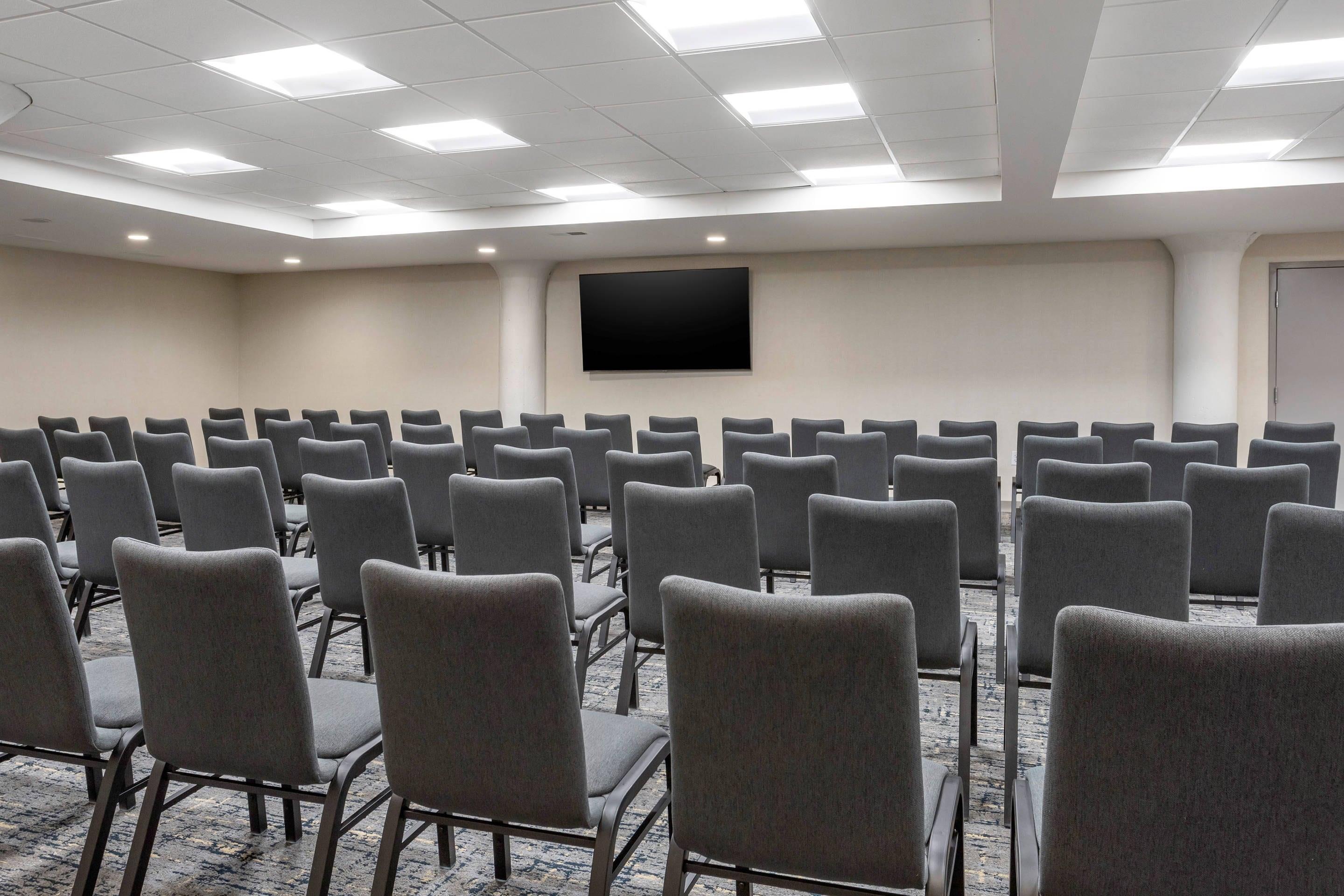 Meeting room | Comfort Inn & Suites Newark Liberty International Airport