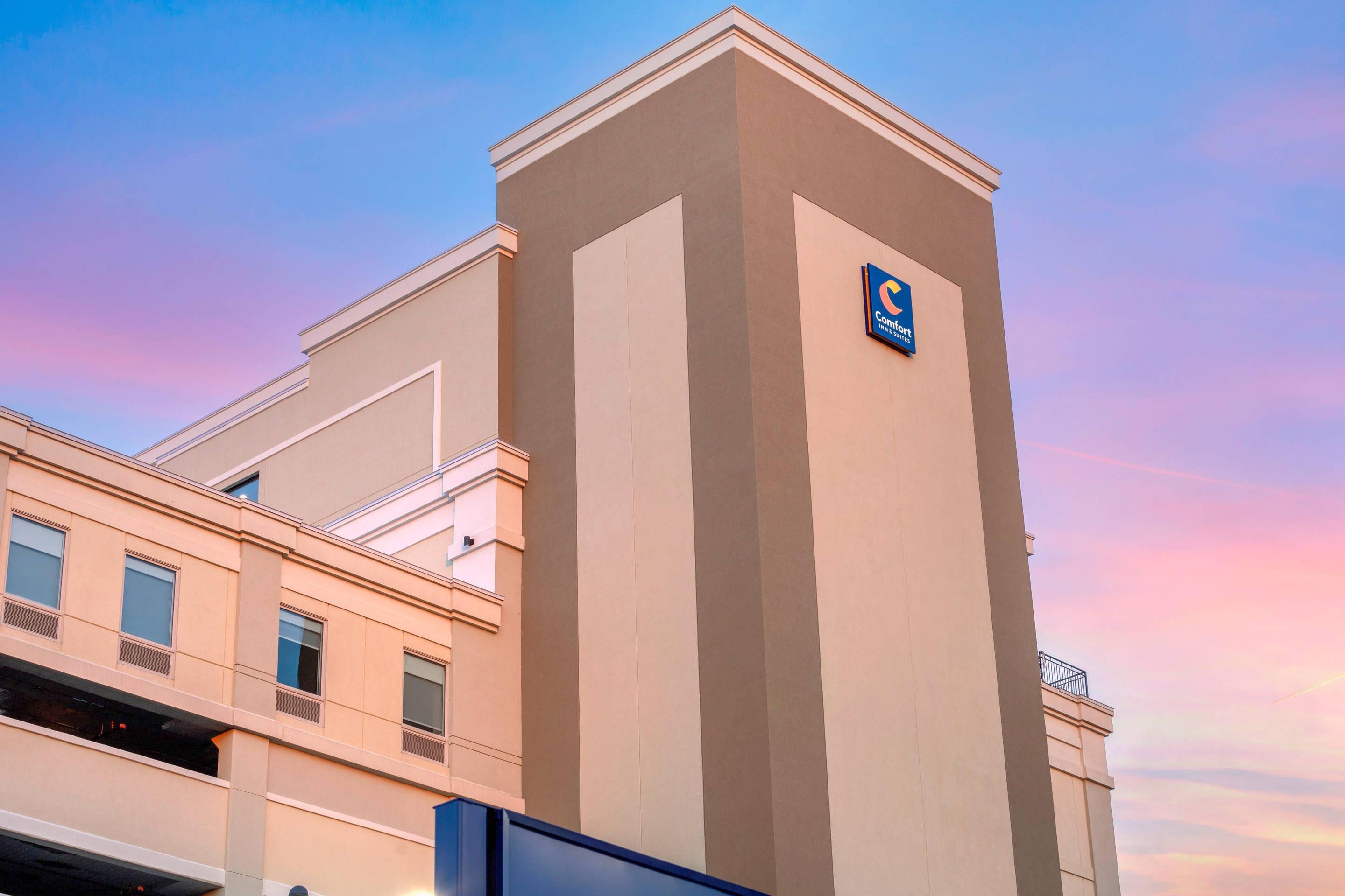 Hotel exterior | Comfort Inn & Suites Newark Liberty International Airport
