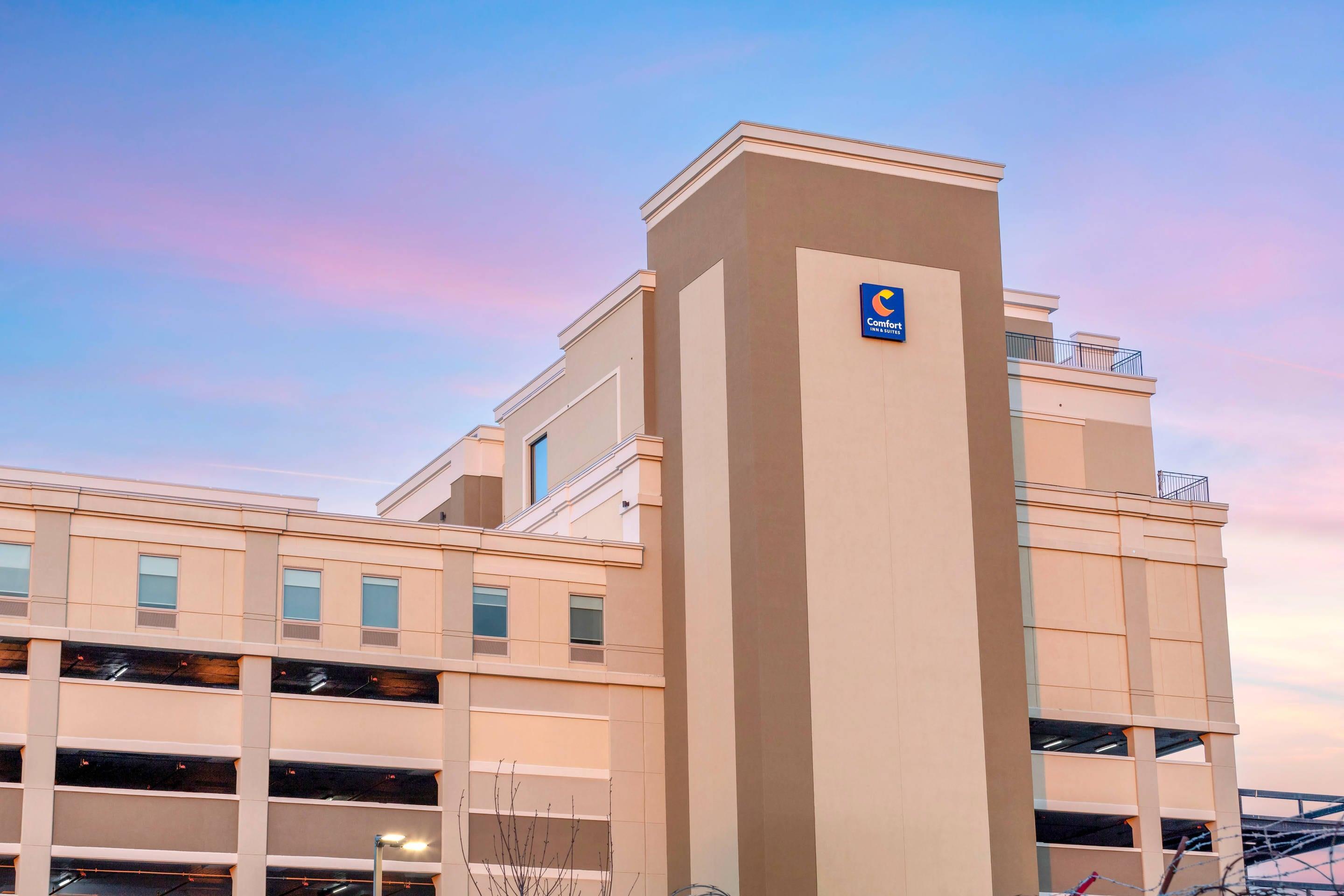 Hotel exterior | Comfort Inn & Suites Newark Liberty International Airport