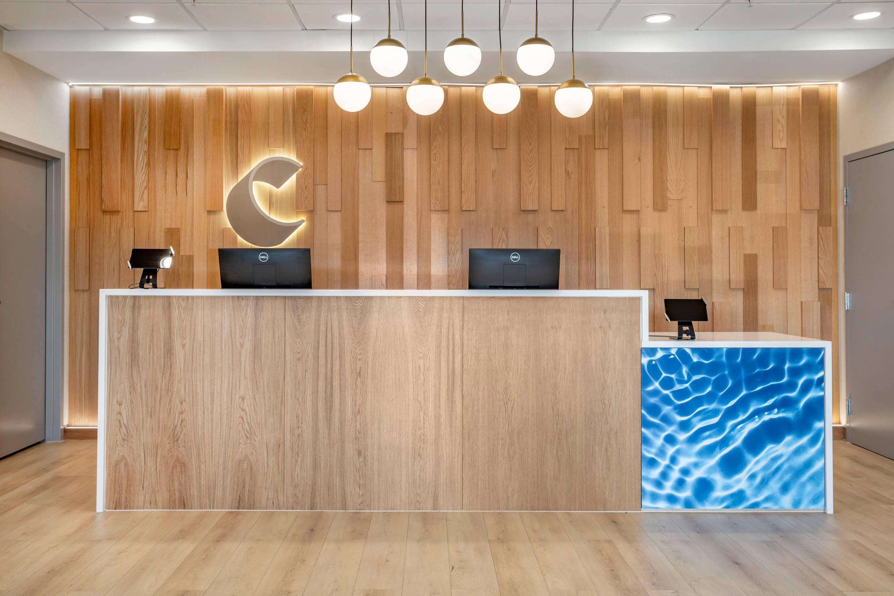 Front desk | Comfort Inn & Suites Newark Liberty International Airport
