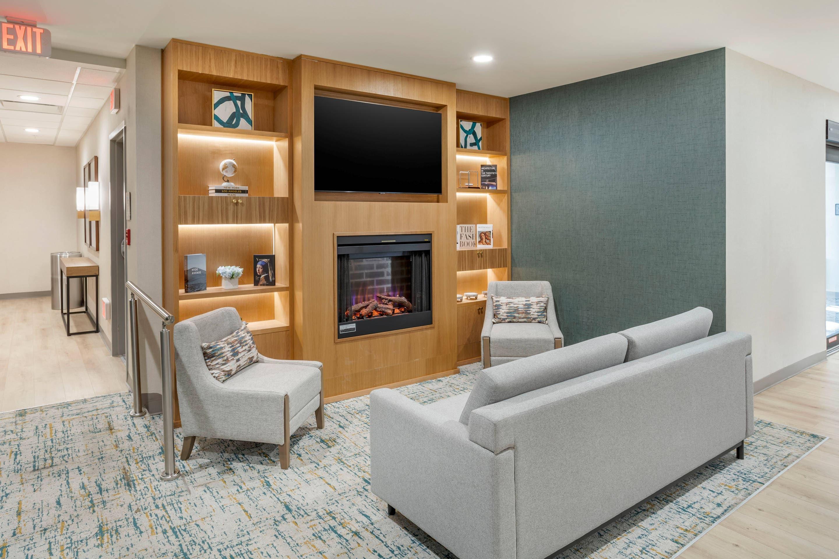 Lobby with sitting area | Comfort Inn & Suites Newark Liberty International Airport