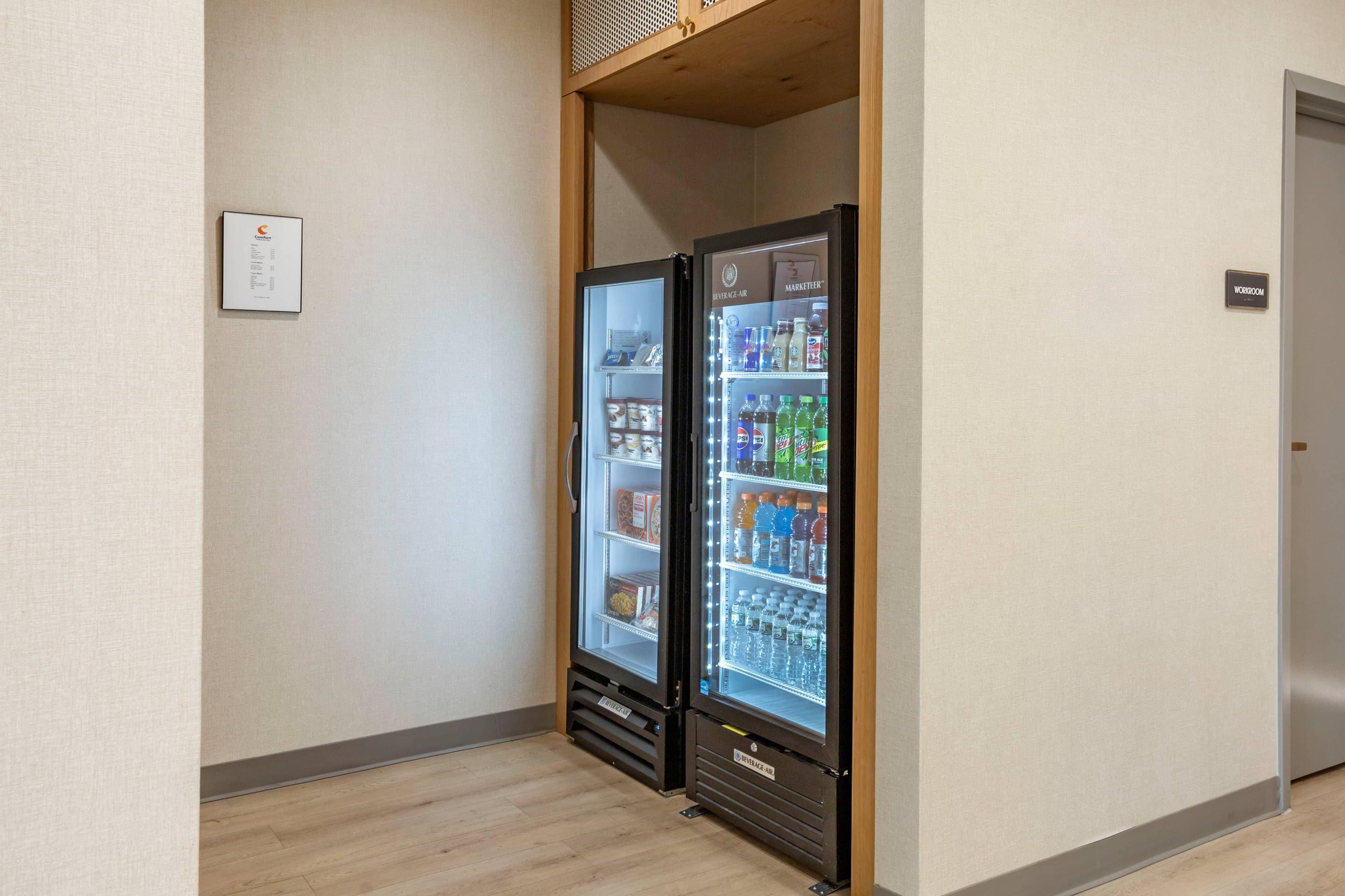 Hotel marketplace | Comfort Inn & Suites Newark Liberty International Airport