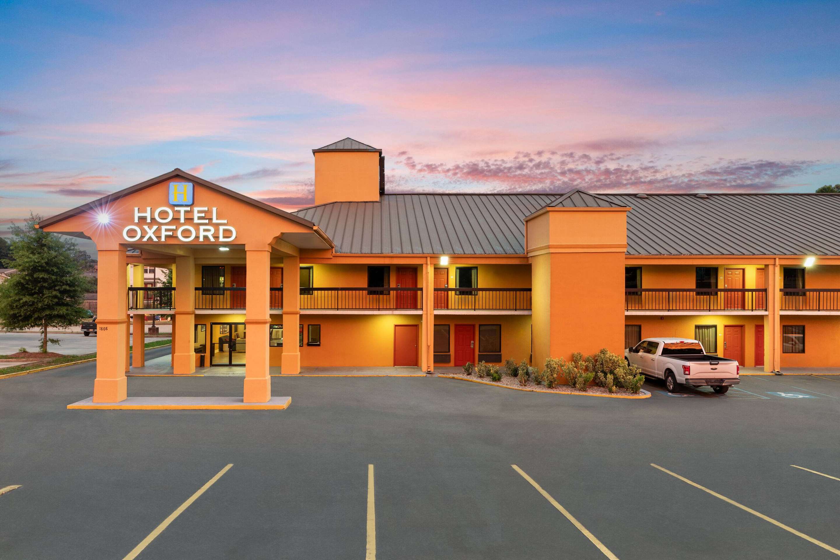 Exterior | Hotel Oxford, a Travelodge by Wyndham