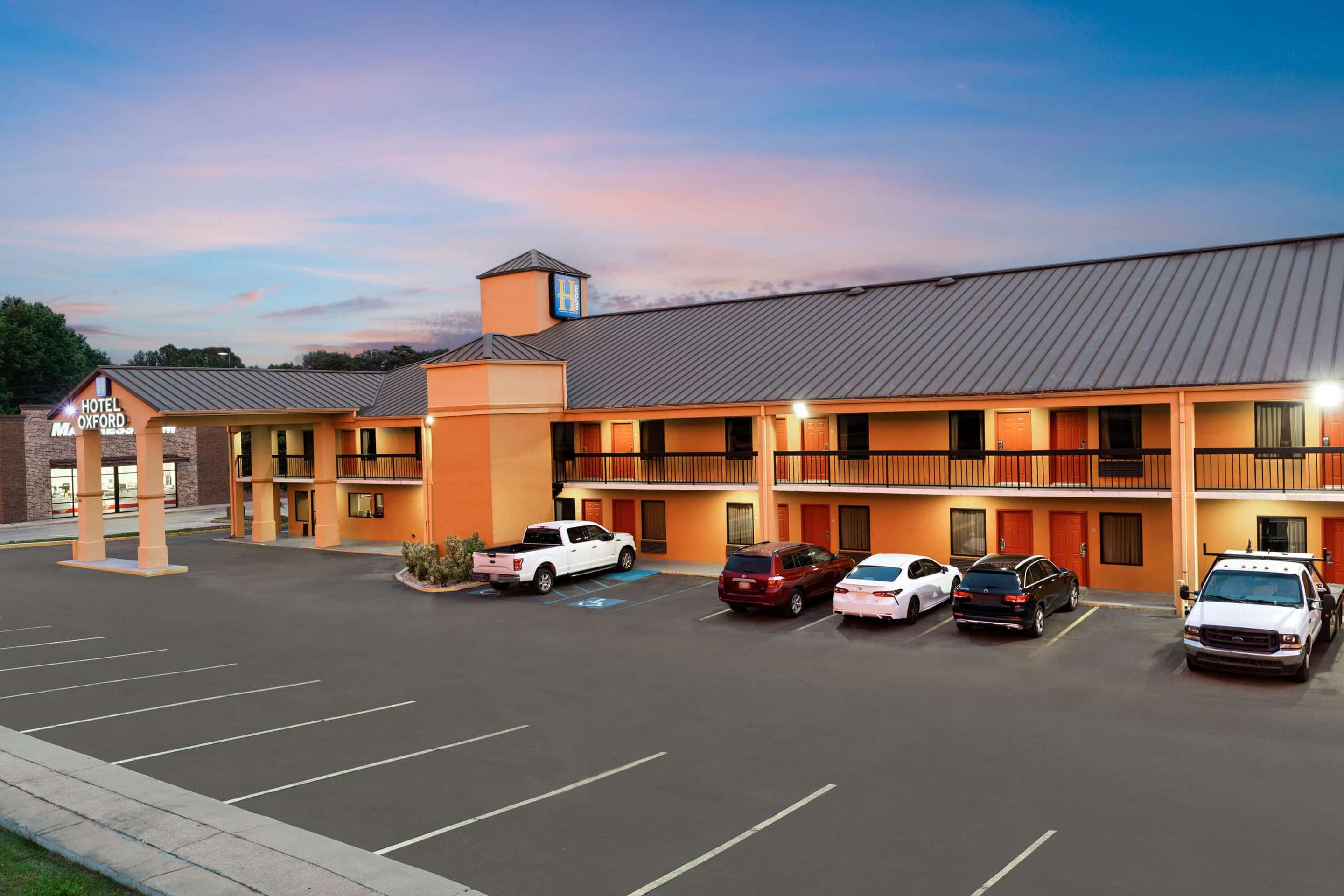 Exterior | Hotel Oxford, a Travelodge by Wyndham