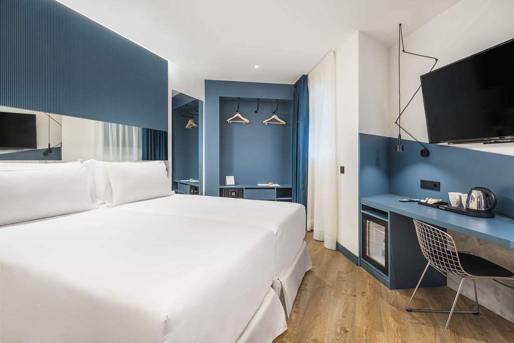 OCCIDENTAL LAS CANTERAS-guestroom-Guest Room,On-Site.jpg