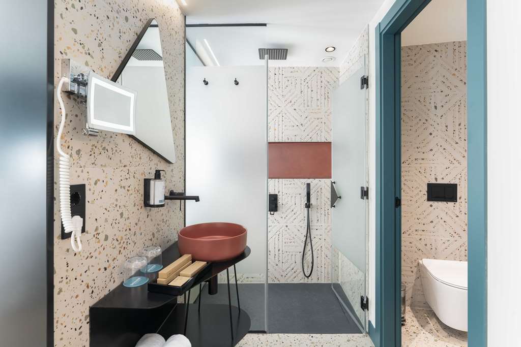 OCCIDENTAL LAS CANTERAS-guestroom-Guest Room,Bathroom,On-Site.jpg
