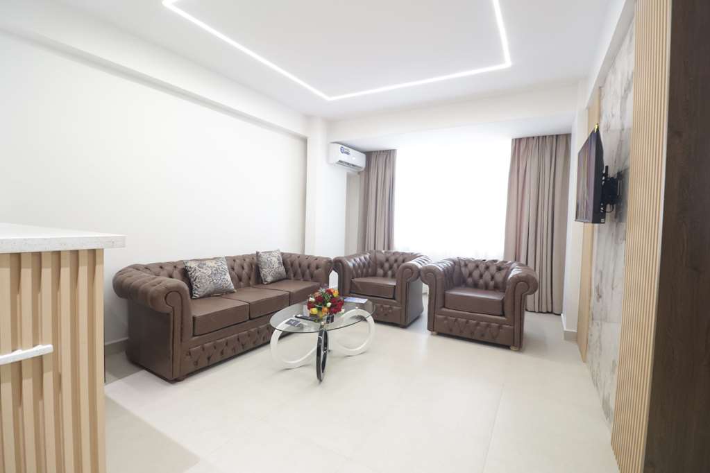 HOTEL SAPPHIRE-guestroom-Guest Room,Suite,On-Site.jpg