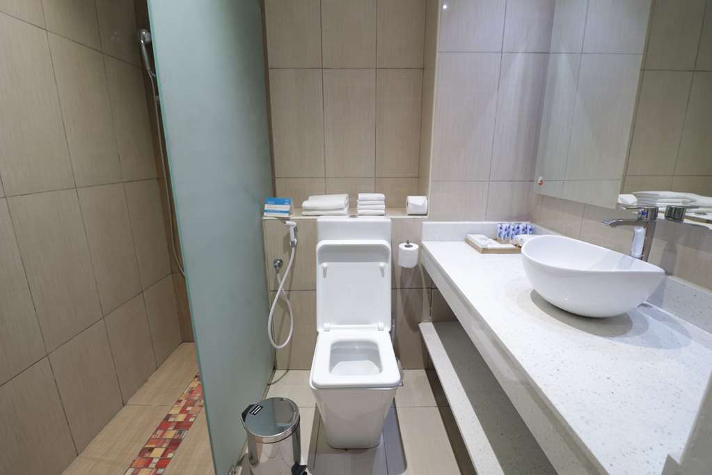 HOTEL SAPPHIRE-guestroom-Guest Room,Bathroom,On-Site.jpg