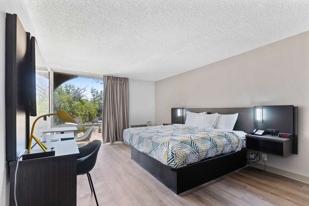 MOTEL 6 PECOS, TX-guestroom-Guest Room,On-Site.jpg