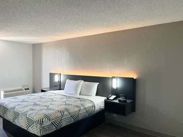 STUDIO 6 PECOS, TX-guestroom-Guest Room,On-Site.jpg