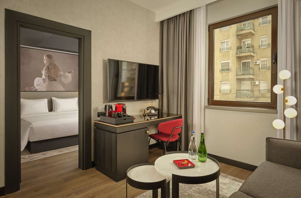 RADISSON RED BELGRADE-guestroom-Guest Room,Suite,On-Site.jpg