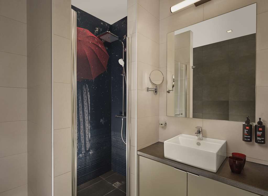 RADISSON RED BELGRADE-guestroom-Guest Room,Bathroom,Suite,On-Site.jpg