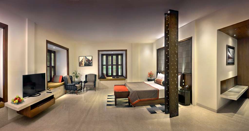 THE LALIT GREAT EASTERN KOLKATA-guestroom-Guest Room,Suite,On-Site.jpg