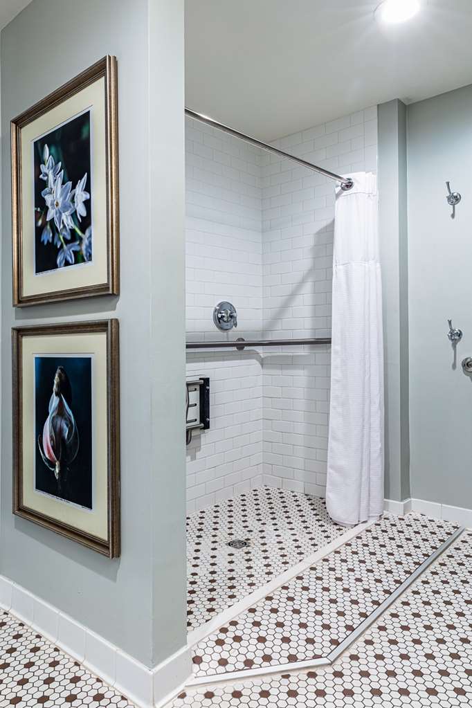 INN AT THE CROSSROADS-guestroom-Guest Room,Bathroom,On-Site.jpg
