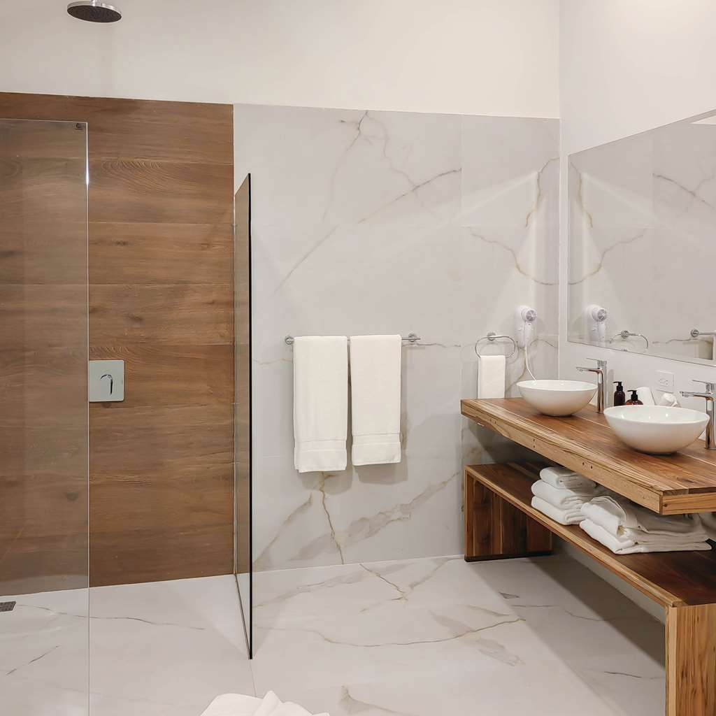 CLOUD FOREST LODGE-guestroom-Guest Room,Bathroom,On-Site.jpg