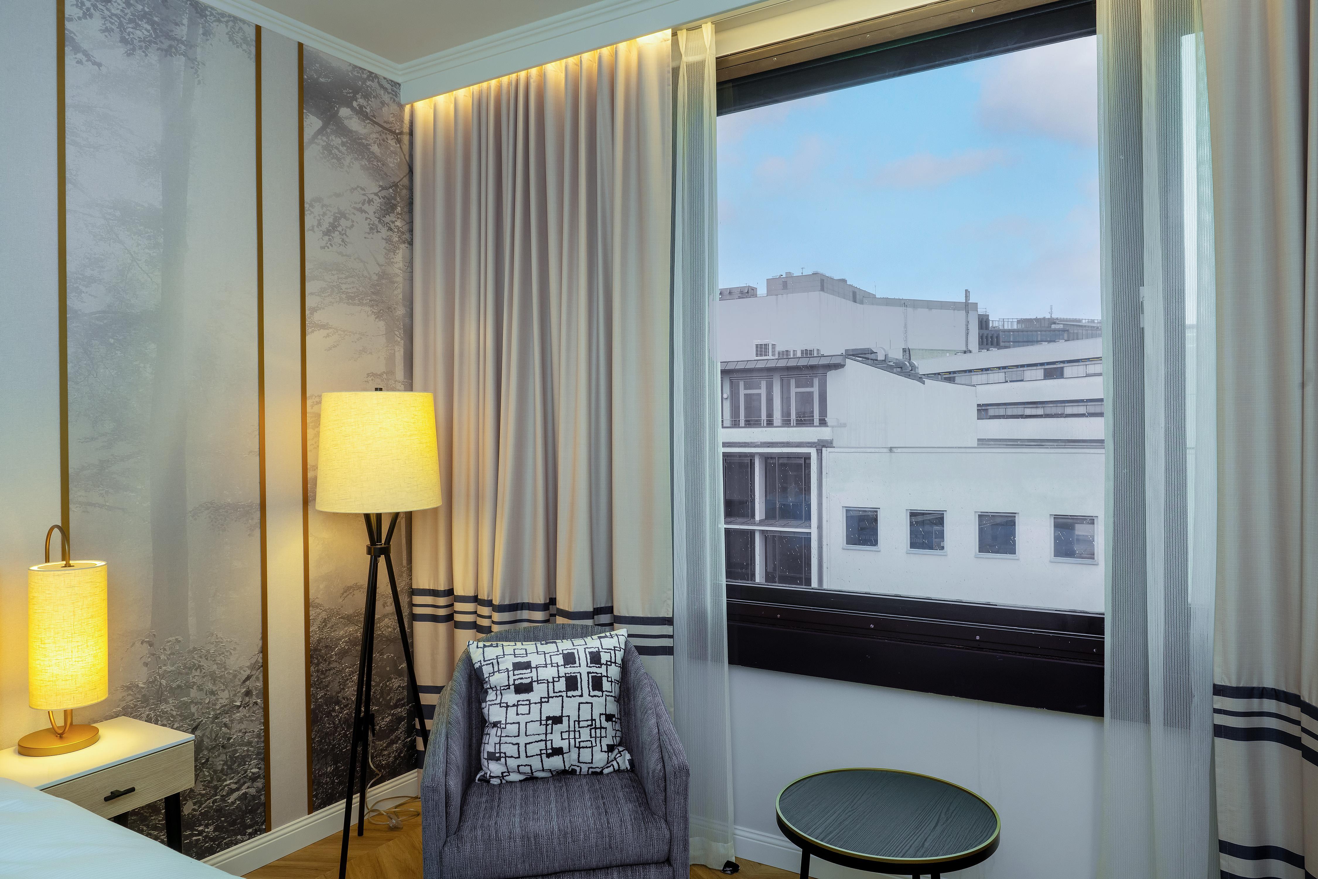 DoubleTree by Hilton Berlin Ku'damm Room Type - KING CORNER ONE BDRM SUITE