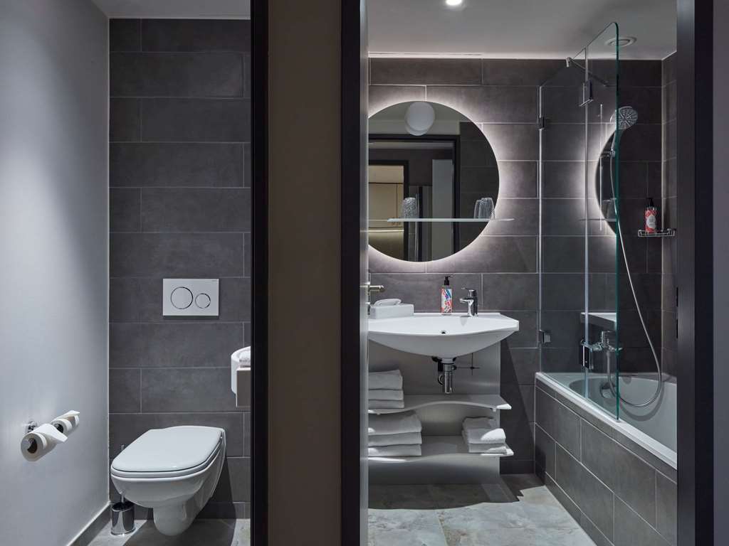 Aparthotel Adagio Heidelberg-guestroom-Guest Room,Bathroom,On-Site.jpg