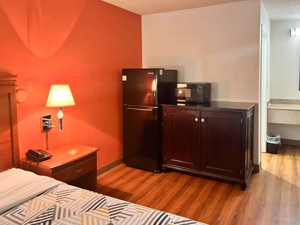 STUDIO 6 SUITES DAYTON OH-guestroom-Guest Room,On-Site.jpg